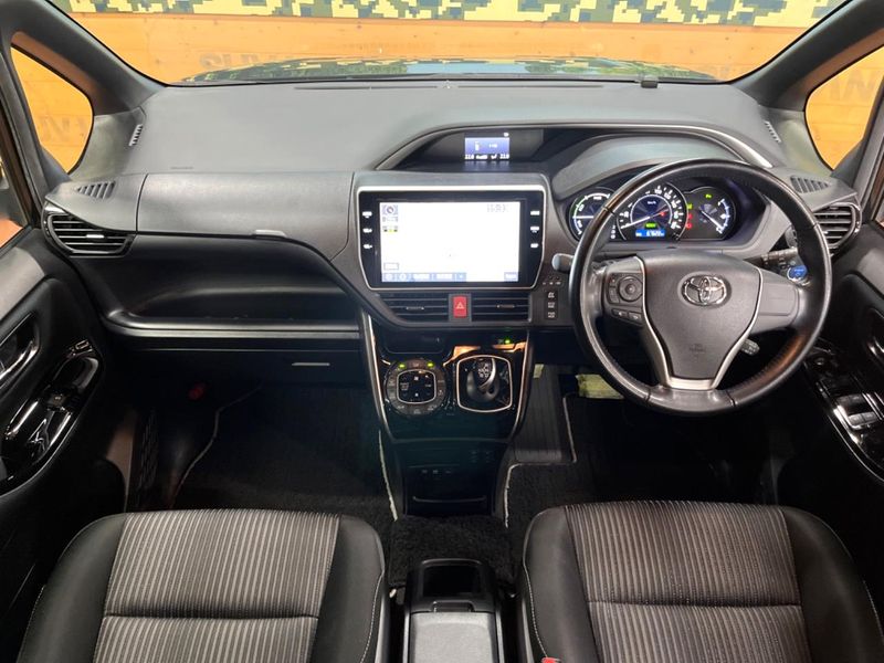 2019 Toyota Voxy DAA-ZWR80W (UW-6aa0d0e96b4d5)[26]