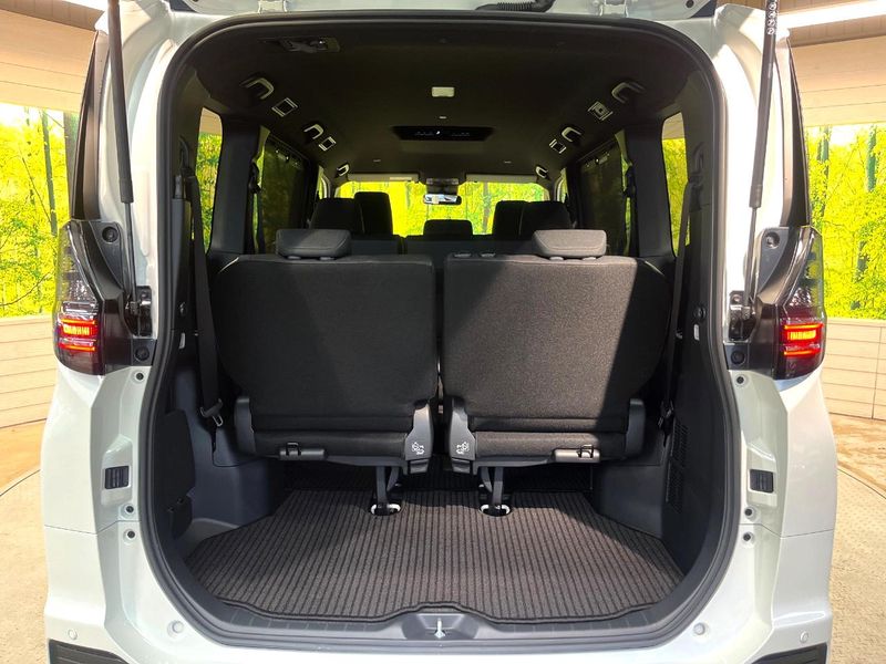 2025 Toyota Voxy 6AA-ZWR90W (UW-6aa0d0f68f9c8)[19]