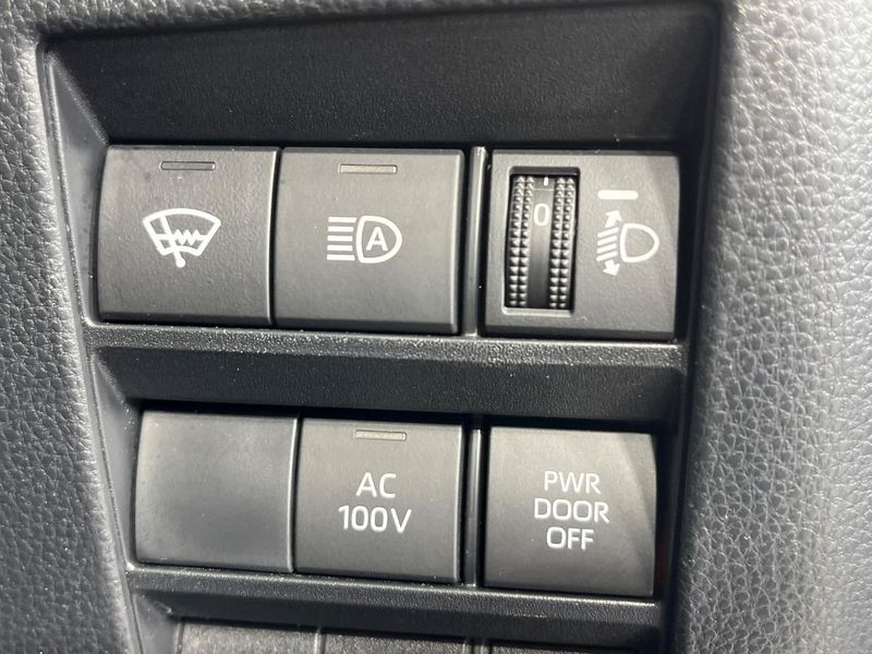 2025 Toyota Noah 6AA-ZWR95W (UW-6aa0d0fa2a21a)[19]