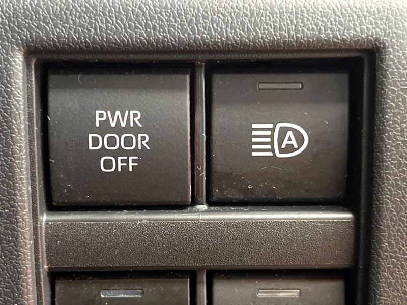 2023 Toyota Alphard Hybrid 6AA-AAHH40W (UW-6aa21dfc736b7)[29]