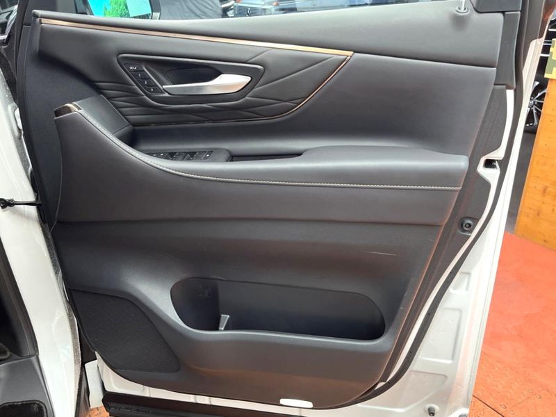 2023 Toyota Alphard Hybrid 6AA-AAHH40W (UW-6aa21dfc736b7)[24]