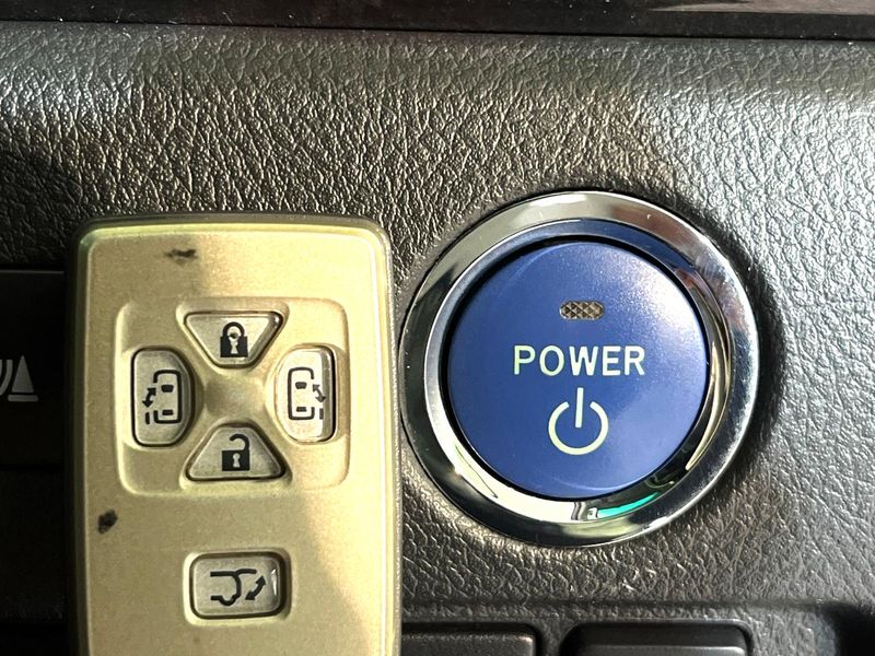2013 Toyota Alphard Hybrid DAA-ATH20W (UW-6aa21e3ddf3d2)[11]