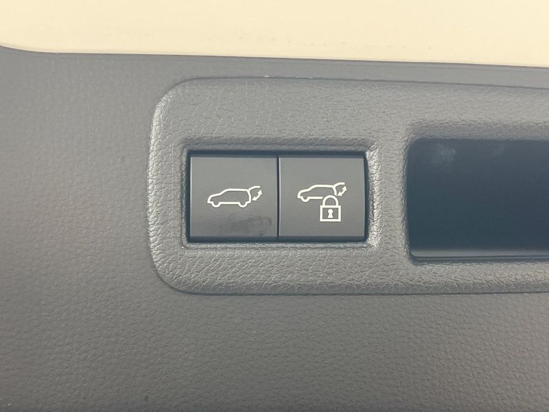 2023 Toyota Harrier Hybrid 6AA-AXUH80 (UW-6aa21e52a55fb)[26]