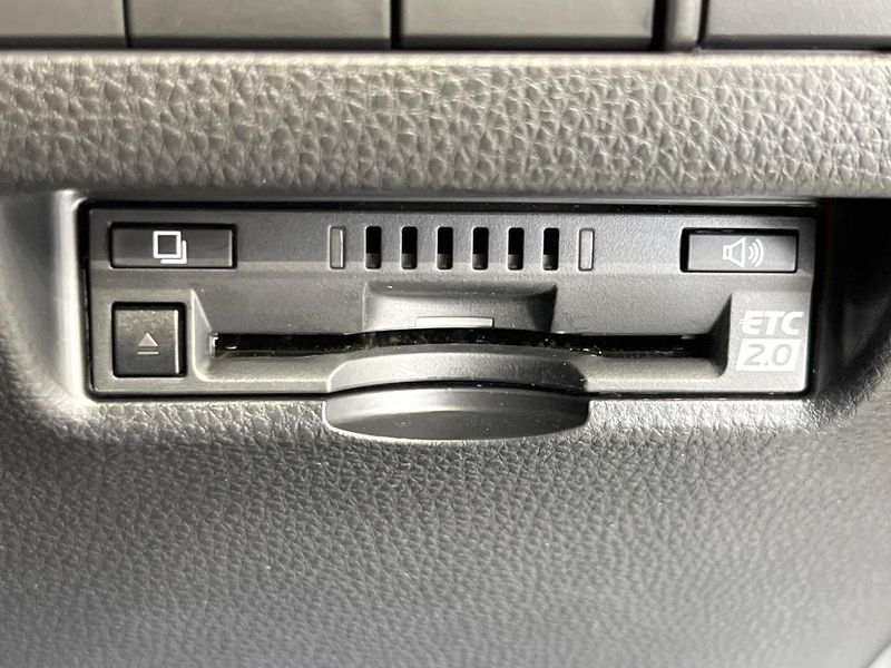 2021 Toyota Harrier Hybrid 6AA-AXUH85 (UW-6aa21e58817fc)[27]