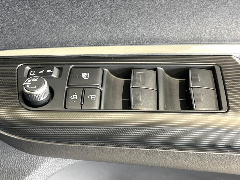 2021 Toyota Harrier Hybrid 6AA-AXUH85 (UW-6aa21e58817fc)[23]