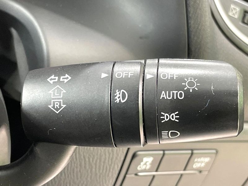2014 Mazda Axela Sports DBA-BM5FS (UW-6aa21ea2d0edb)[23]