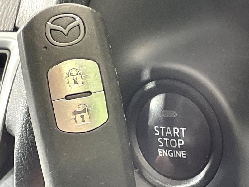 2014 Mazda Axela Sports DBA-BM5FS (UW-6aa21ea2d0edb)[20]