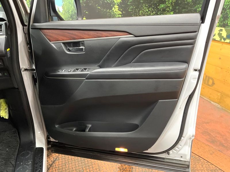 2024 Mitsubishi Delica D:5 3DA-CV1W (UW-6aa21eafab5bc)[19]