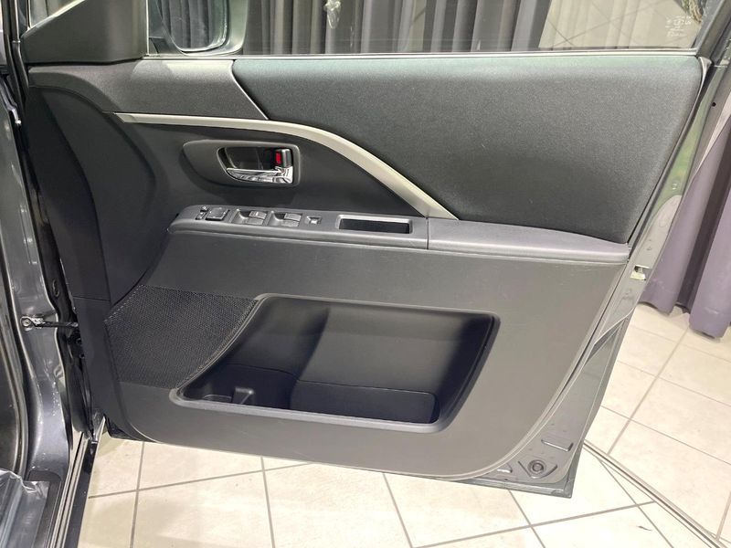 2017 Mazda Premacy DBA-CWFFW (UW-6aa21eb4cb94d)[28]