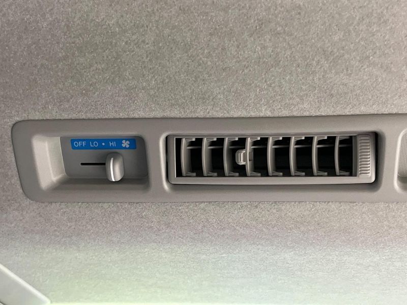 2026 Toyota Hiace Van 3DF-GDH201V (UW-6aa21eeee1878)[28]