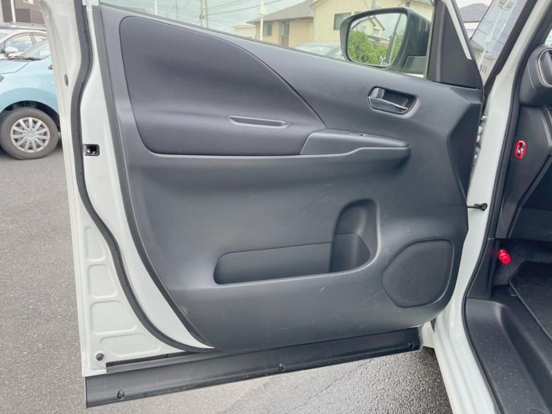 2018 Nissan Serena DAA-GFC27 (UW-6aa21efc3124e)[17]
