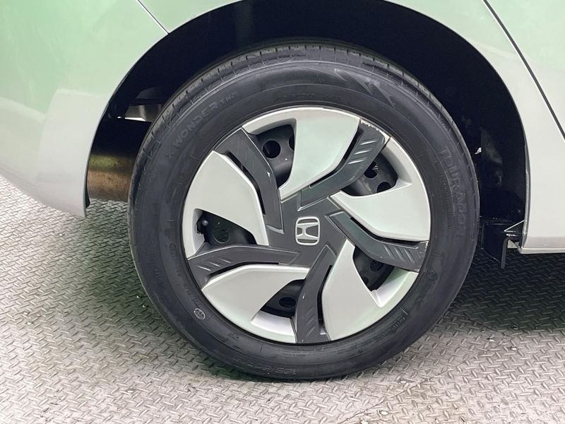 2015 Honda Fit Hybrid DAA-GP6 (UW-6aa21f136df5c)[12]