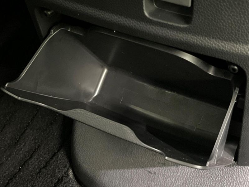 2017 Honda N-BOX CUSTOM DBA-JF4 (UW-6aa21f9e13ac1)[28]