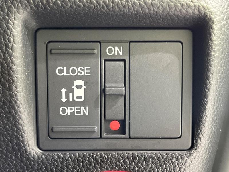 2017 Honda N-BOX CUSTOM DBA-JF4 (UW-6aa21f9e13ac1)[29]