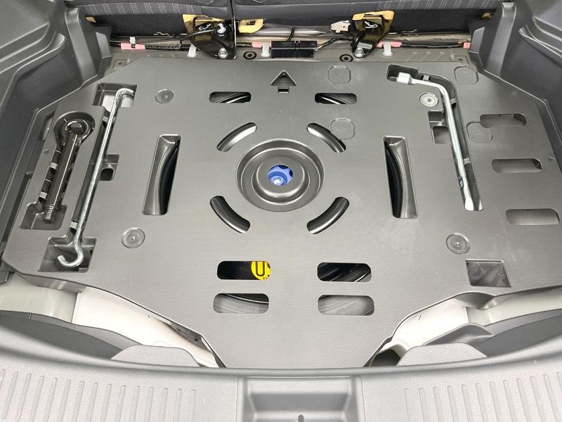 2023 Toyota Aqua 6AA-MXPK11 (UW-6aa220eb510be)[26]