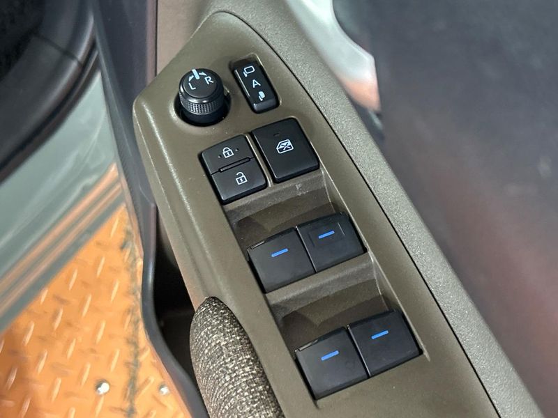 2024 Toyota Sienta 6AA-MXPL10G (UW-6aa220f528964)[4]