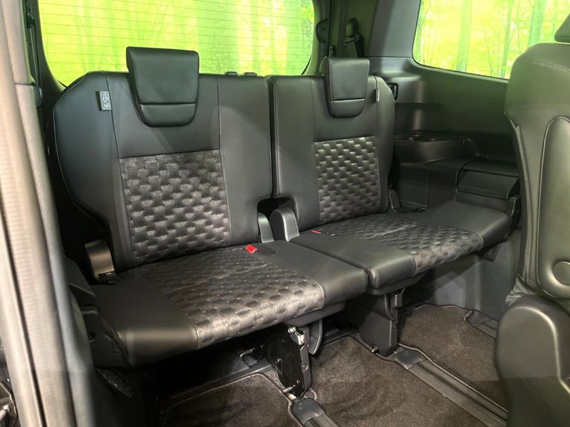 2024 Toyota Voxy 6BA-MZRA90W (UW-6aa2211d710c8)[20]