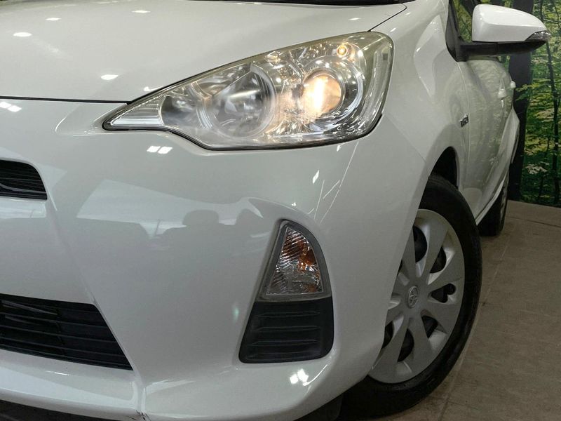 2012 Toyota Aqua DAA-NHP10 (UW-6aa22123b5382)[26]