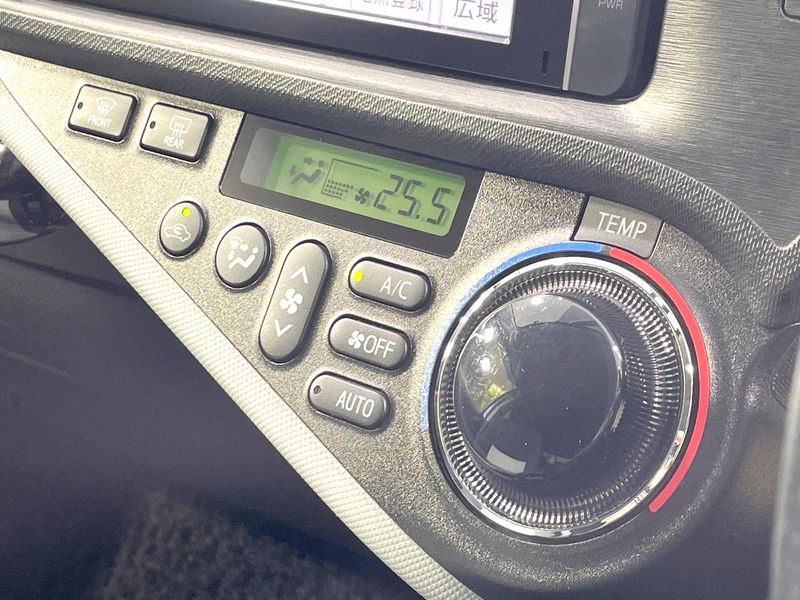 2013 Toyota Aqua DAA-NHP10 (UW-6aa22125c6ac0)[9]