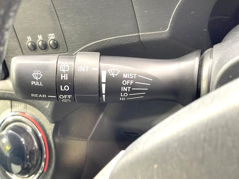 2013 Toyota Aqua DAA-NHP10 (UW-6aa22125c6ac0)[27]