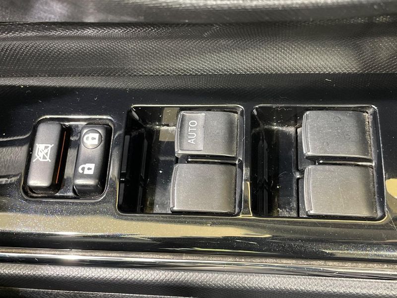 2015 Toyota Aqua DAA-NHP10 (UW-6aa221282029a)[14]