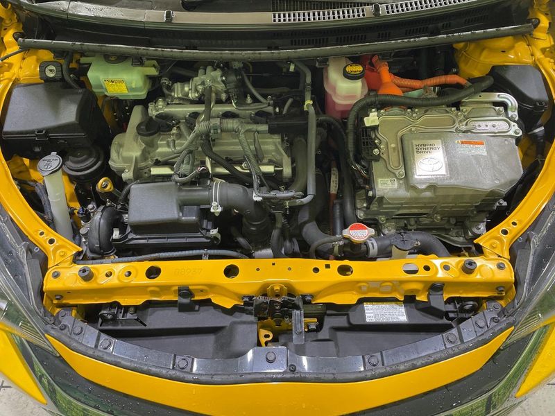 2015 Toyota Aqua DAA-NHP10 (UW-6aa221282029a)[4]