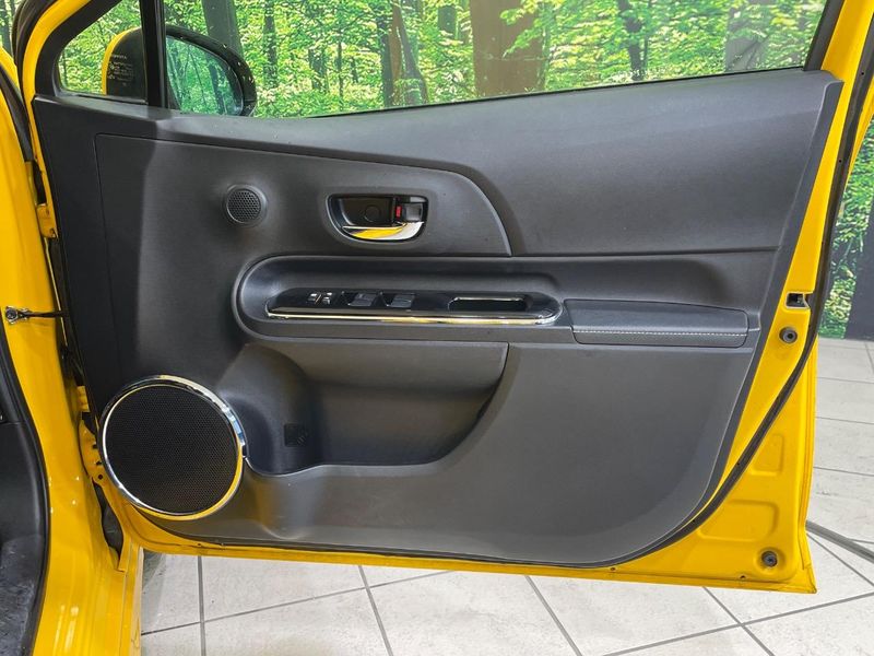 2015 Toyota Aqua DAA-NHP10 (UW-6aa221282029a)[5]