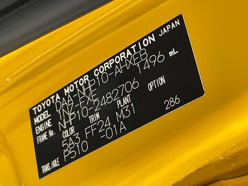 2015 Toyota Aqua DAA-NHP10 (UW-6aa221282029a)[1]