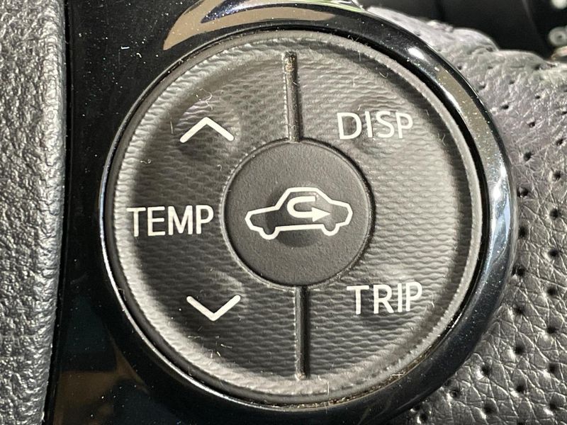 2015 Toyota Aqua DAA-NHP10 (UW-6aa221282029a)[17]