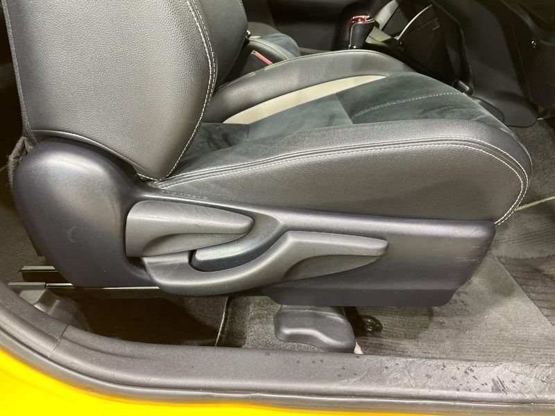 2015 Toyota Aqua DAA-NHP10 (UW-6aa221282029a)[6]