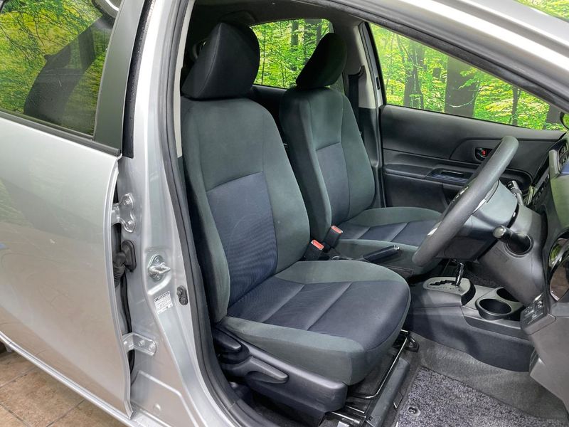 2016 Toyota Aqua DAA-NHP10 (UW-6aa2212fe0e53)[12]