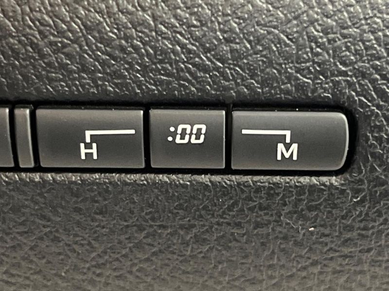 2017 Toyota Sienta DAA-NHP170G (UW-6aa2213724400)[24]