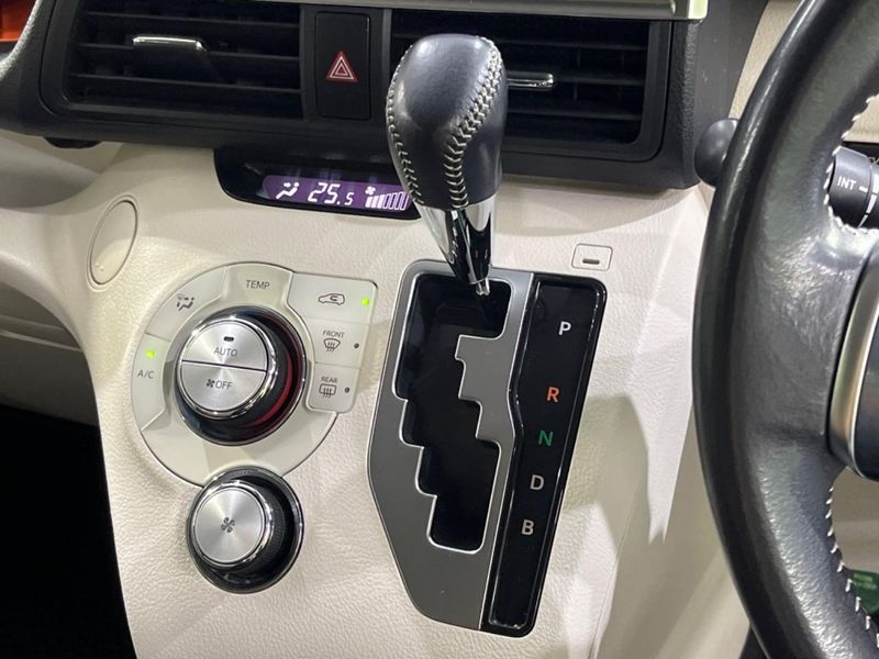2017 Toyota Sienta DAA-NHP170G (UW-6aa2213724400)[21]