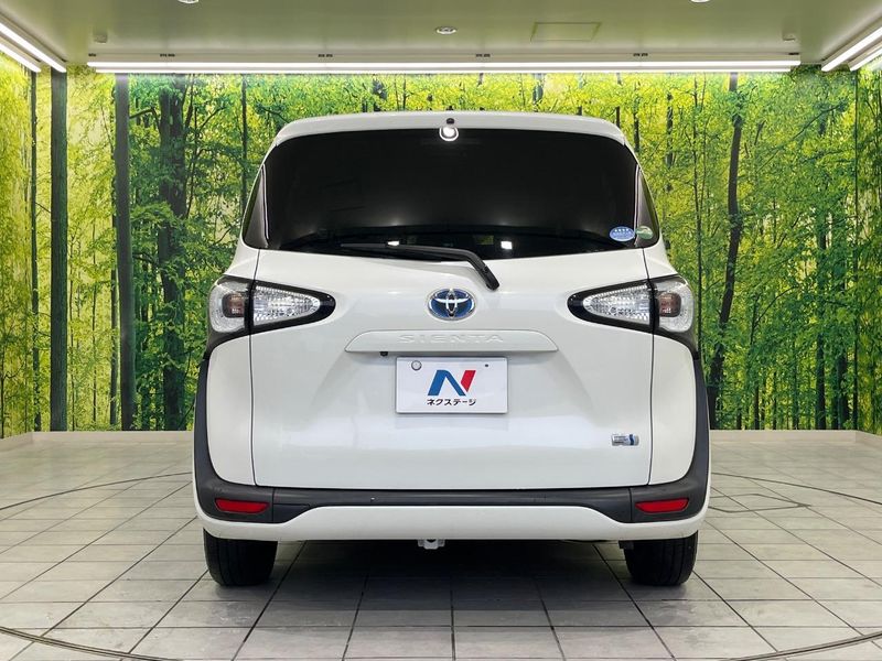 2017 Toyota Sienta DAA-NHP170G (UW-6aa221372e42f)[24]