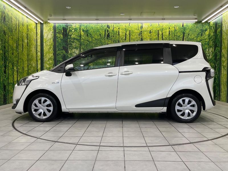 2017 Toyota Sienta DAA-NHP170G (UW-6aa221372e42f)[26]