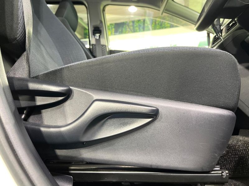 2015 Toyota Sienta DBA-NSP170G (UW-6aa2213d60923)[23]