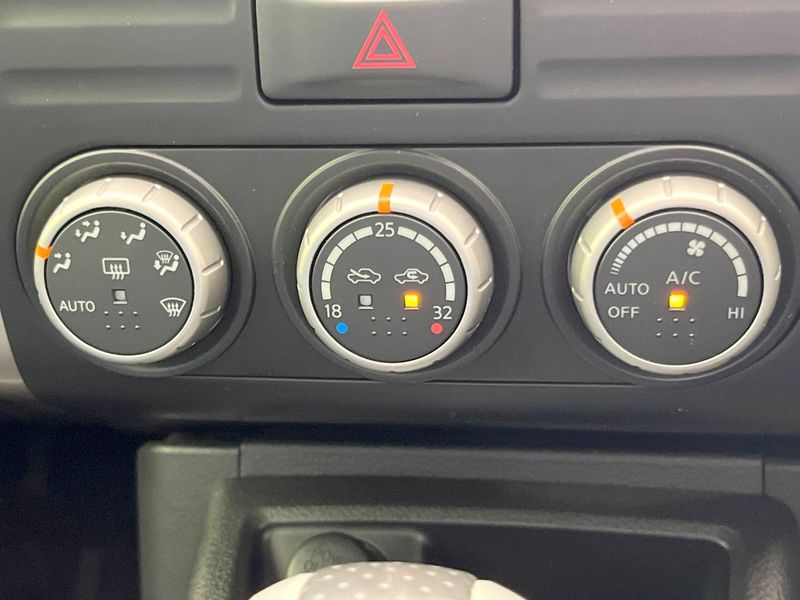 2013 Nissan X-Trail DBA-NT31 (UW-6aa22144c075e)[28]