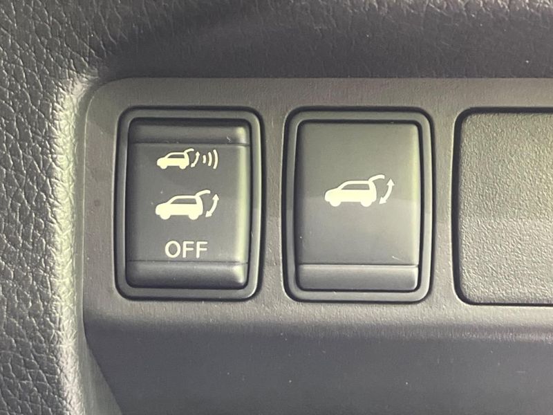 2014 Nissan X-Trail DBA-NT32 (UW-6aa22145b67b1)[17]