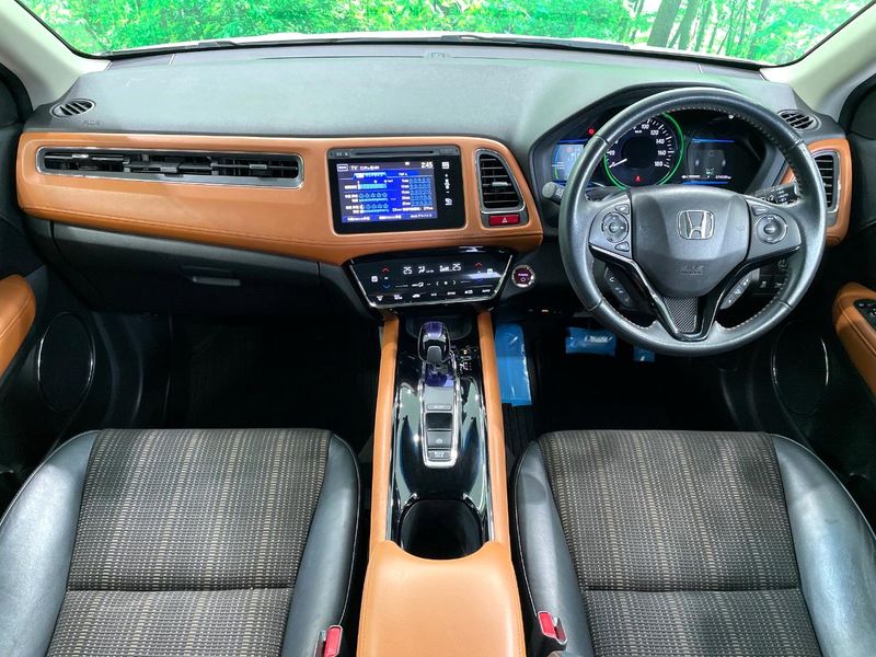 2014 Honda Vezel DAA-RU3 (UW-6aa2216078e5c)[21]