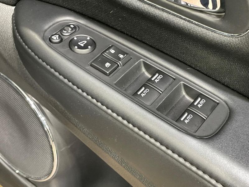 2016 Honda Vezel DAA-RU3 (UW-6aa2216261fcb)[29]