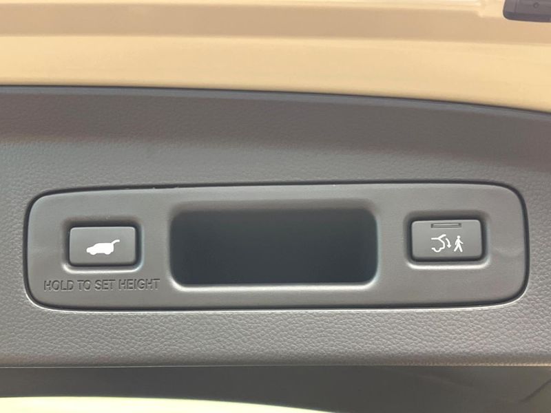 2021 Honda Vezel 6AA-RV5 (UW-6aa22167cc568)[28]
