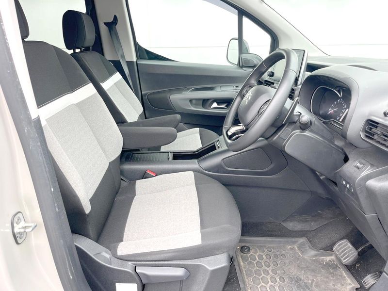 2023 Citroen Berlingo 3DA-K9CYH01L (UW-6aa221be1f04a)[26]
