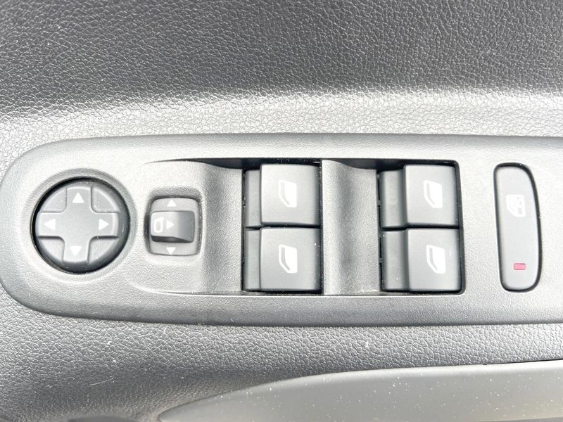 2023 Citroen Berlingo 3DA-K9CYH01L (UW-6aa221be1f04a)[23]