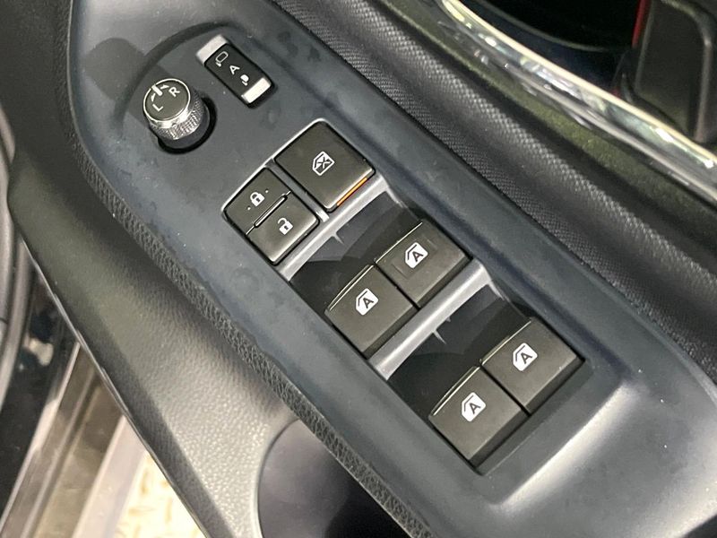 2015 Toyota Voxy DBA-ZRR80W (UW-6aa221f43308c)[21]