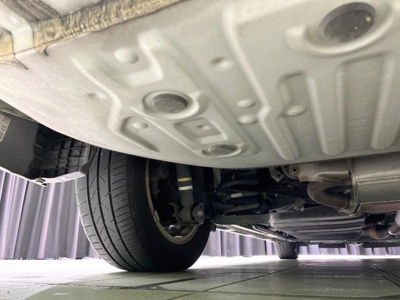 2016 Toyota Voxy DBA-ZRR80W (UW-6aa221f47b30a)[28]