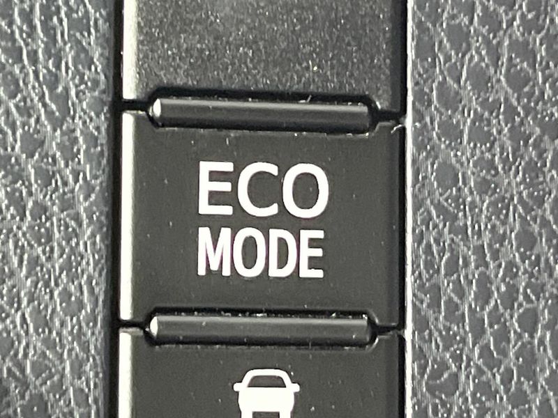 2020 Toyota Voxy 3BA-ZRR80W (UW-6aa221fdadd8d)[15]