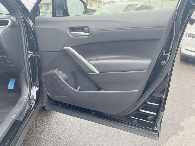 2022 Toyota Corolla Cross 3BA-ZSG10 (UW-6aa22203716e3)[21]