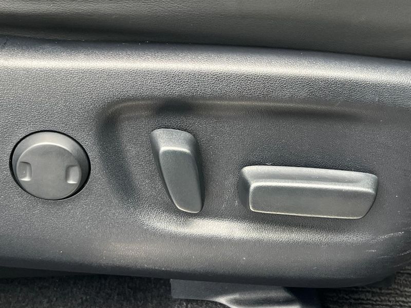 2017 Toyota Harrier DBA-ZSU60W (UW-6aa22206d0364)[16]