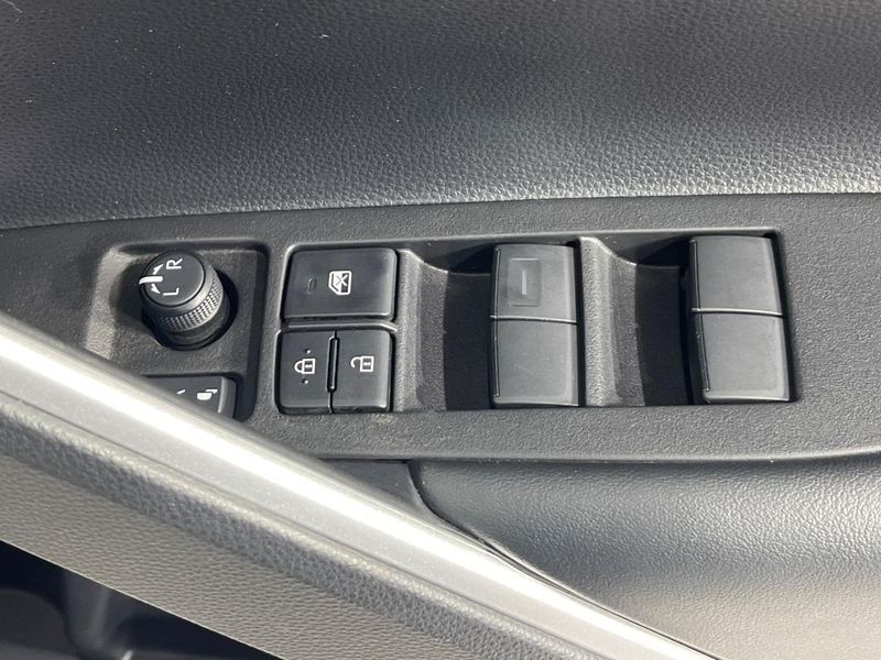 2024 Toyota Corolla Cross 6AA-ZVG16 (UW-6aa222131e74c)[11]