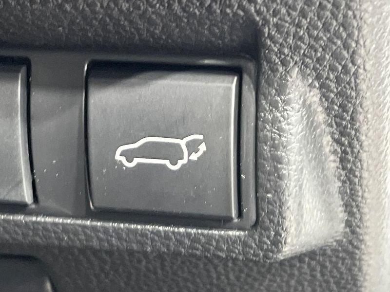 2024 Toyota Corolla Cross 6AA-ZVG16 (UW-6aa222131e74c)[12]